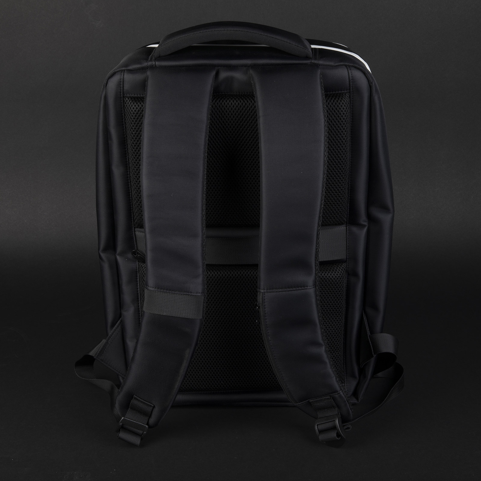 Mochila para PS5 Konix Mythics Titan 16L de KONIX en Accesorios