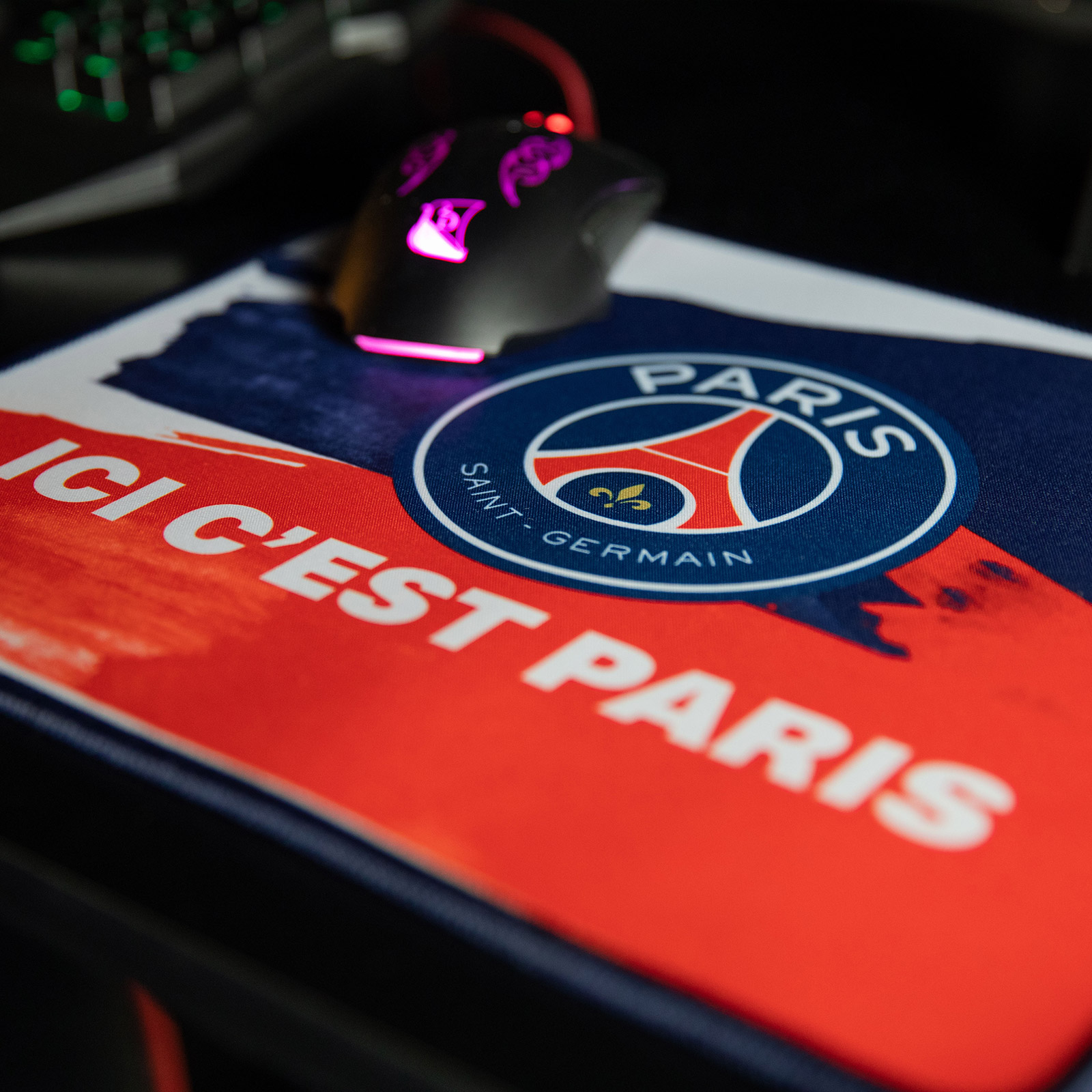 Tapis de souris ordinateur PSG - collection officielle - PARIS SAINT  GERMAIN - Ligue 1 - Taille 28 x 16 cm - Blason maillot club